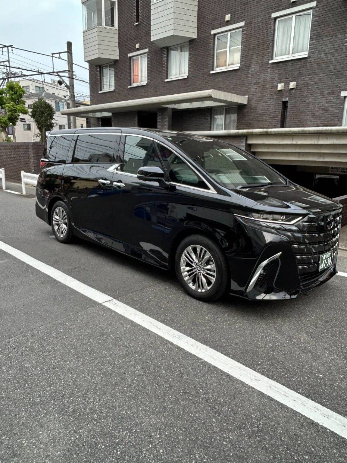 山﨑タクシー アルファードの車両全景