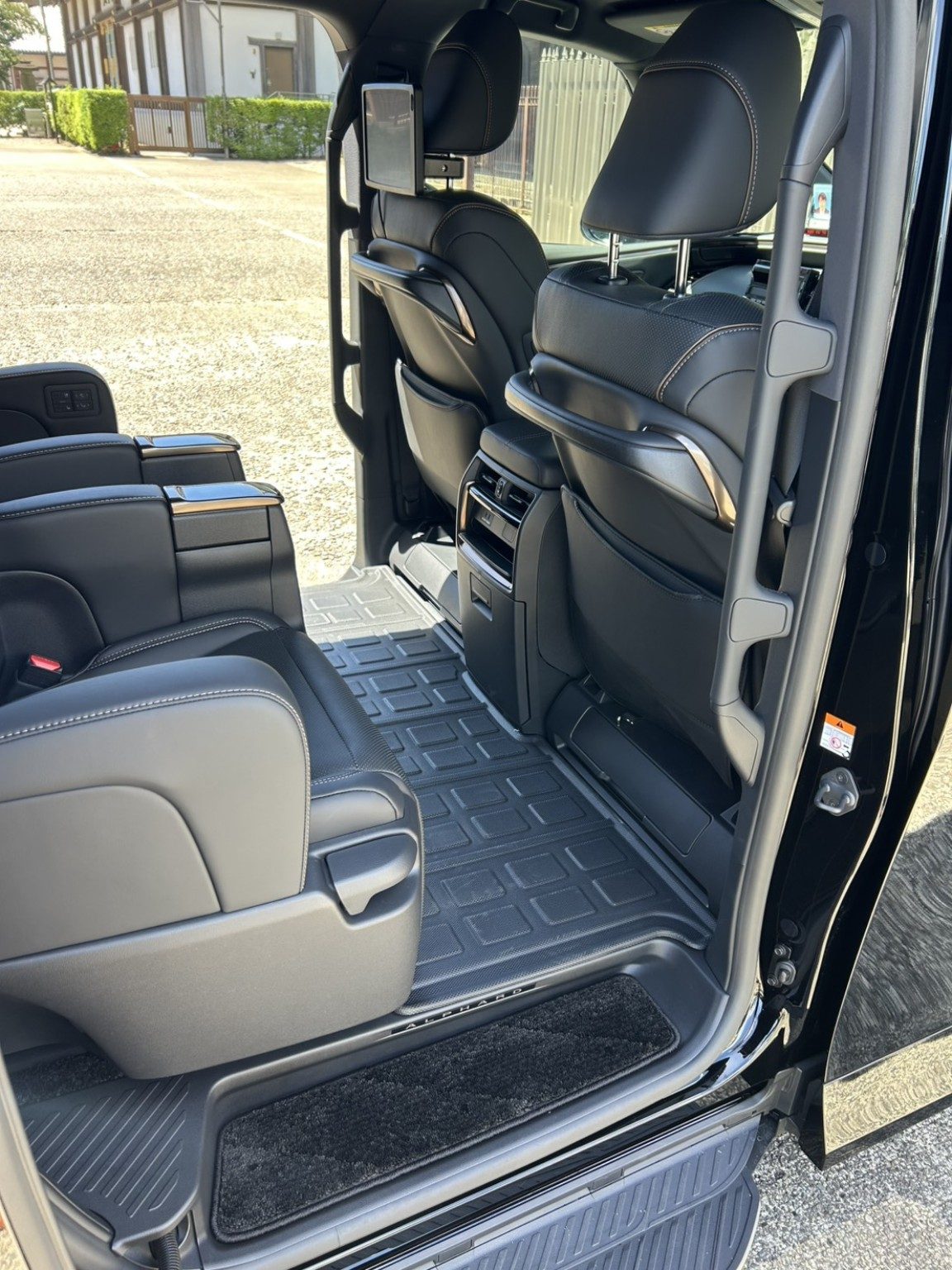 ゆとりあるアルファードの車内